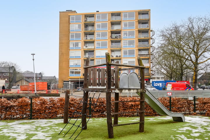 Light and Spacious 3-Room Apartment with Lift in Van Riebeeckkwartier — 43