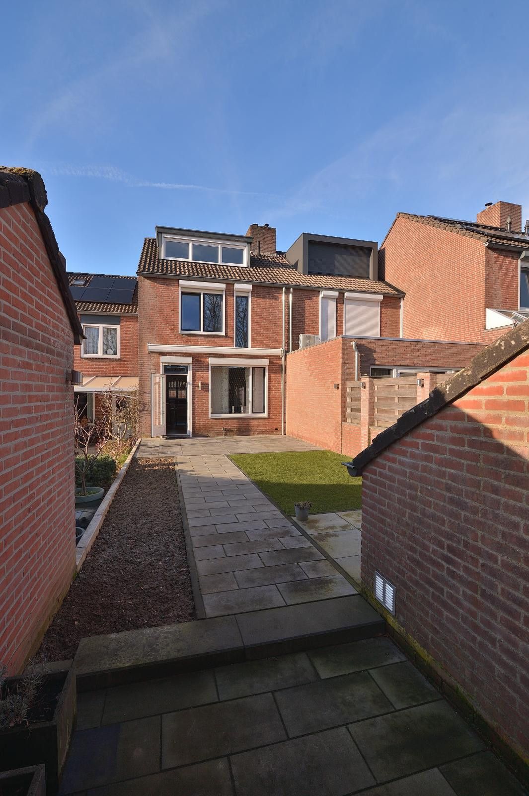 Foto 25 van Burg. Baron van Hövellstraat 5