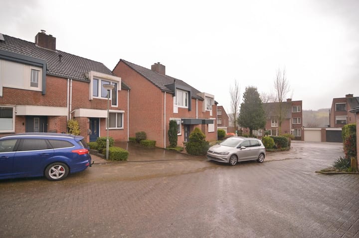 Foto 2 van Burg. Baron van Hövellstraat 5