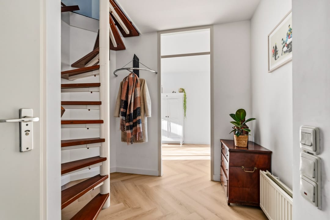 Photo 16 of Liesbos 62