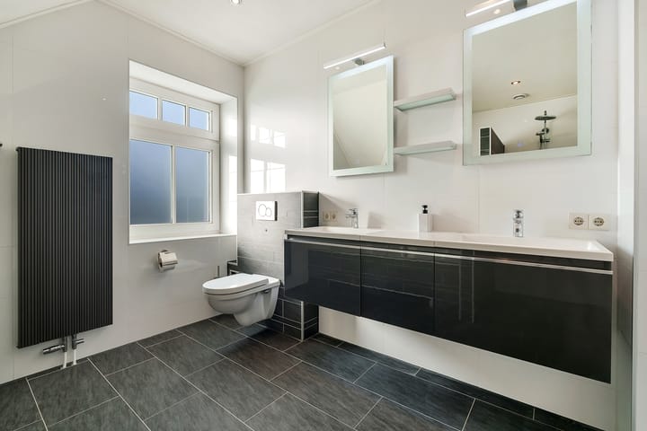 Luxurious Energy-Efficient Detached Home with Premium Finishes — 45