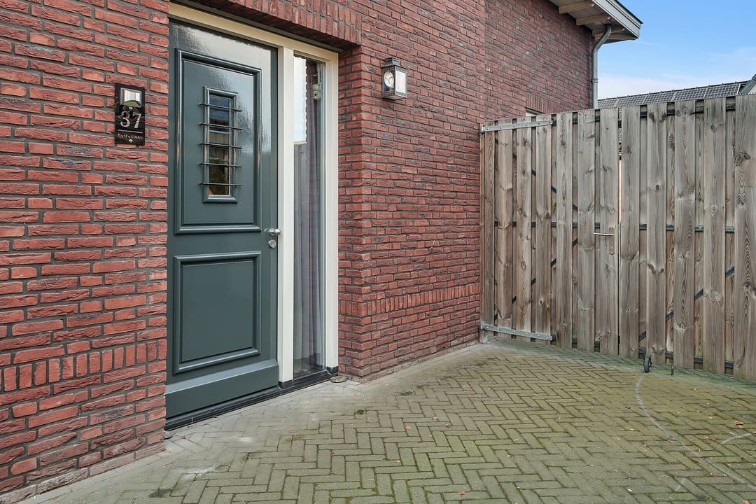 Luxurious Energy-Efficient Detached Home with Premium Finishes — 80