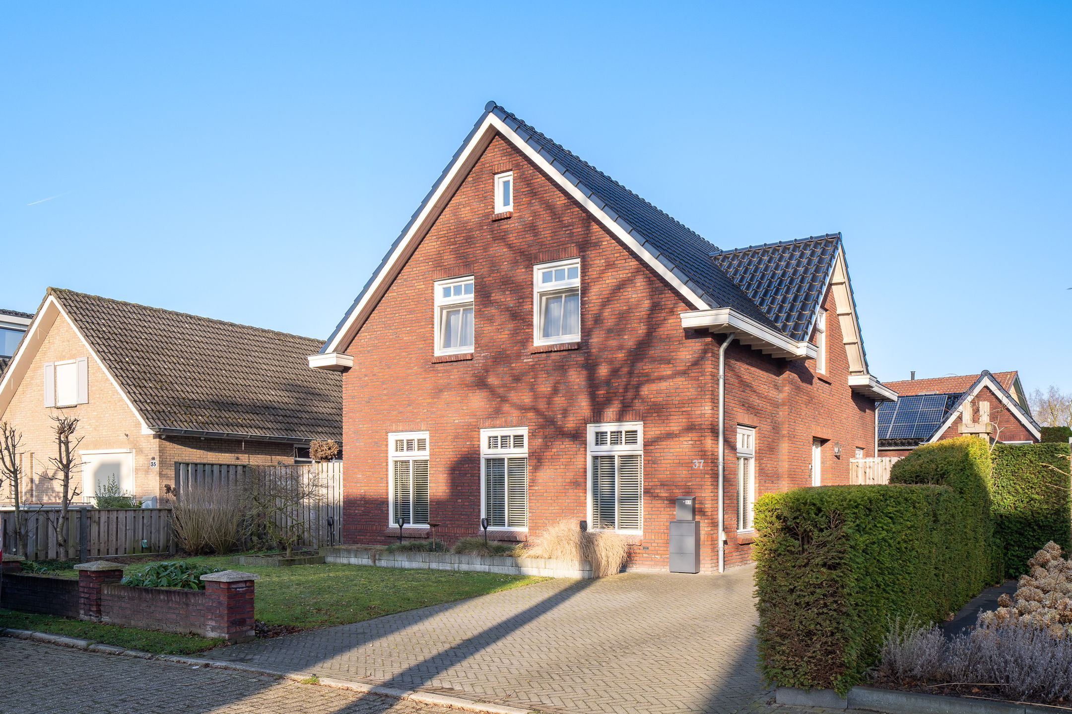 Luxurious Energy-Efficient Detached Home with Premium Finishes — 82