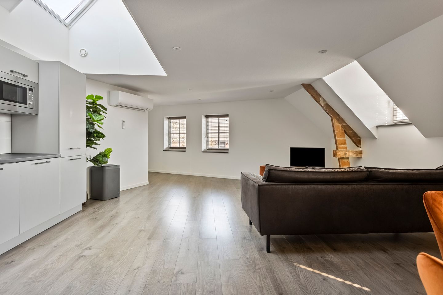 Move-in Ready Corner Apartment with A+ Energy Label Near ASML and High Tech Campus — 17