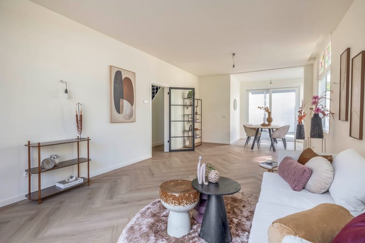 Fully Renovated Characteristic Detached Home in Sought-After Schrijversbuurt — 26