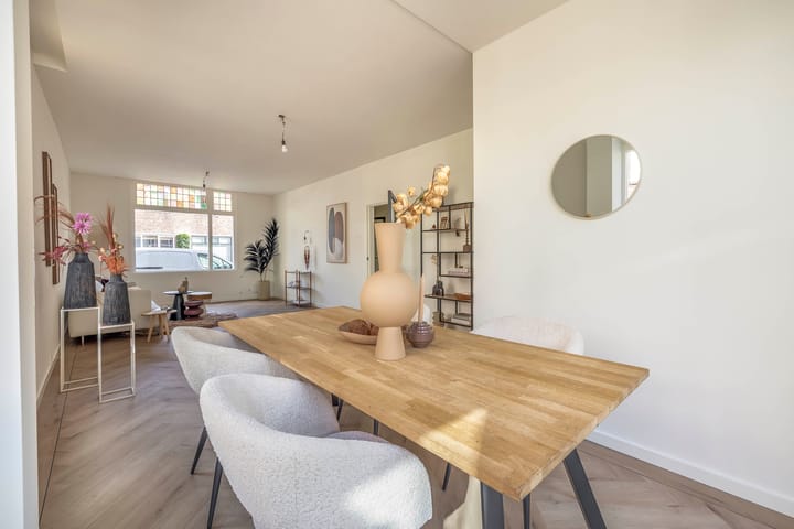 Fully Renovated Characteristic Detached Home in Sought-After Schrijversbuurt — 32