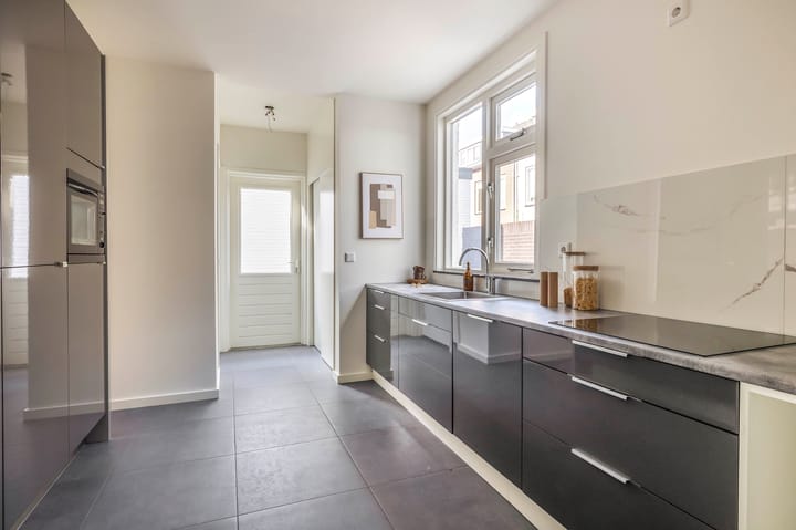 Fully Renovated Characteristic Detached Home in Sought-After Schrijversbuurt — 36
