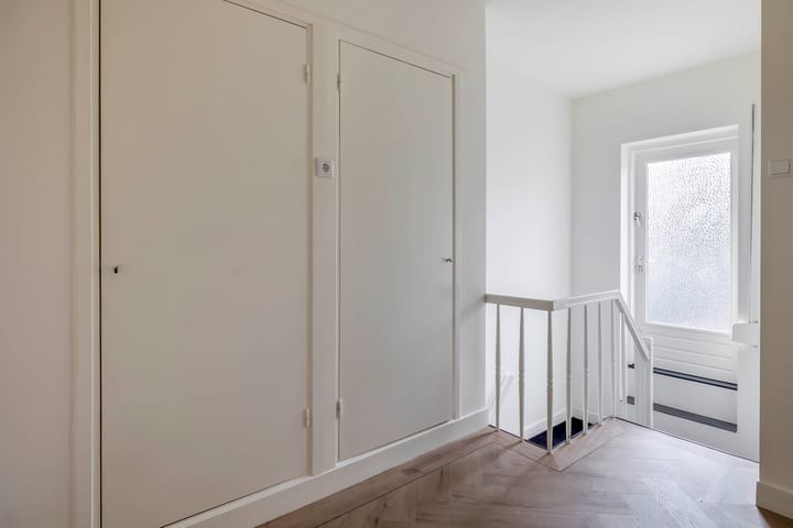 Fully Renovated Characteristic Detached Home in Sought-After Schrijversbuurt — 44