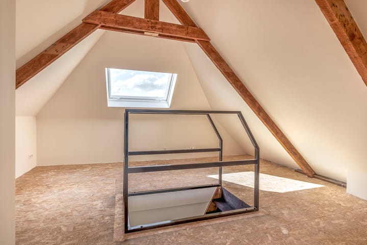 Fully Renovated Characteristic Detached Home in Sought-After Schrijversbuurt — 58