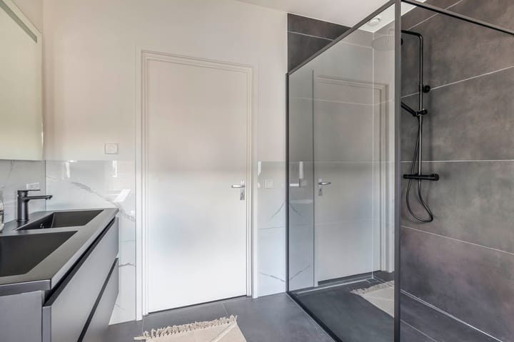 Fully Renovated Characteristic Detached Home in Sought-After Schrijversbuurt — 54