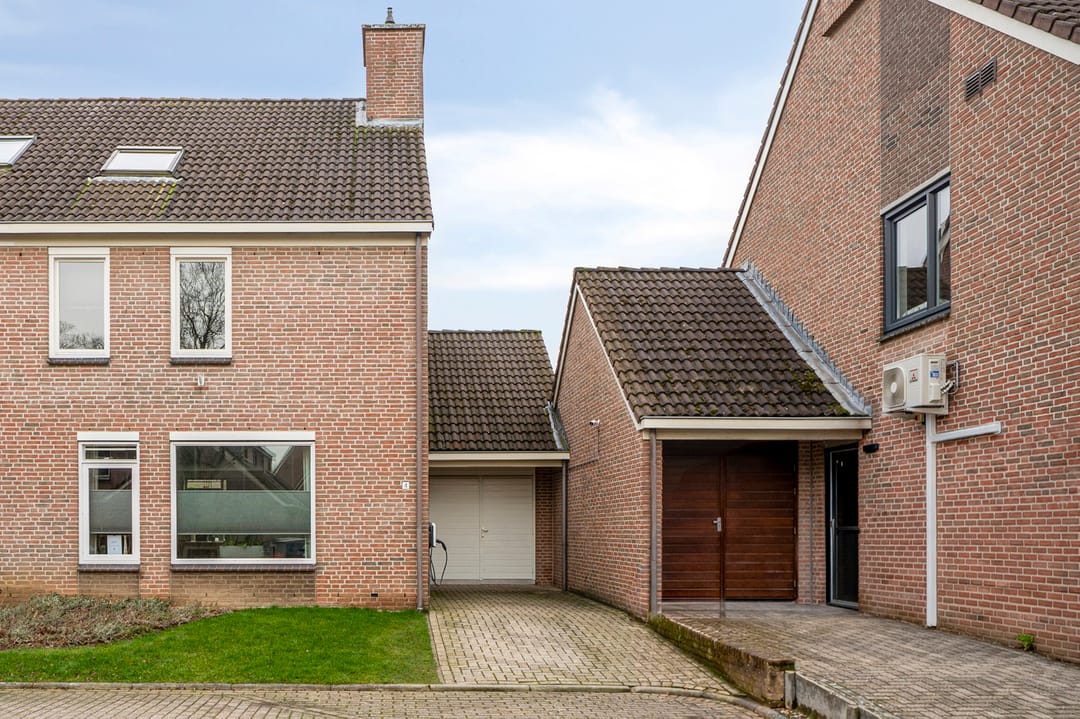 Foto 1 van Van Lintrehof 4