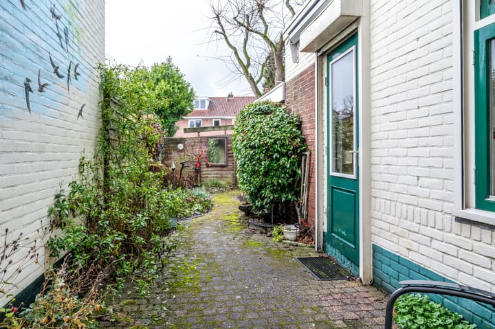 Charming 1930s terraced house with sunny southwest garden in Nijmegen Wolfskuil — 68