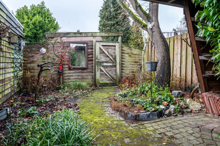 Charming 1930s terraced house with sunny southwest garden in Nijmegen Wolfskuil — 72
