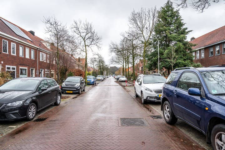 Charming 1930s terraced house with sunny southwest garden in Nijmegen Wolfskuil — 82
