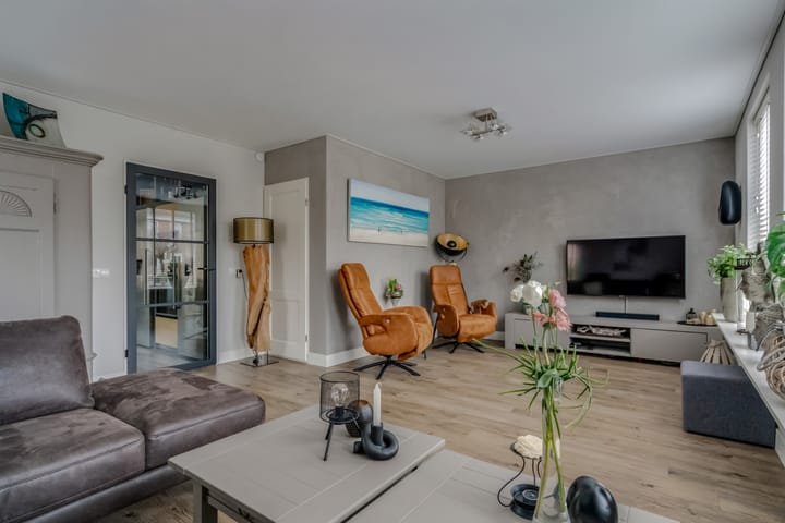 Spacious Detached Home with Double Living Potential in Staphorst-Zuid — 28