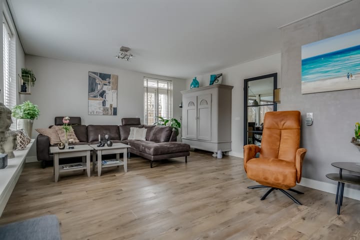 Spacious Detached Home with Double Living Potential in Staphorst-Zuid — 30