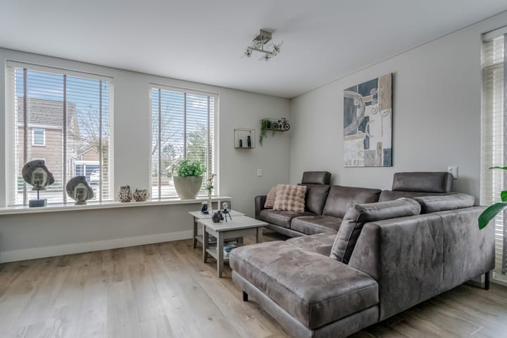 Spacious Detached Home with Double Living Potential in Staphorst-Zuid — 32