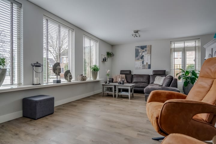 Spacious Detached Home with Double Living Potential in Staphorst-Zuid — 34