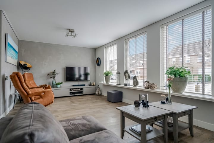 Spacious Detached Home with Double Living Potential in Staphorst-Zuid — 26