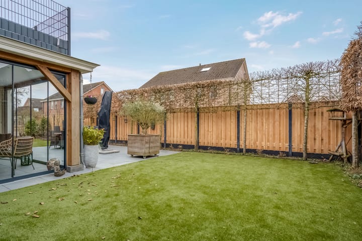 Spacious Detached Home with Double Living Potential in Staphorst-Zuid — 80