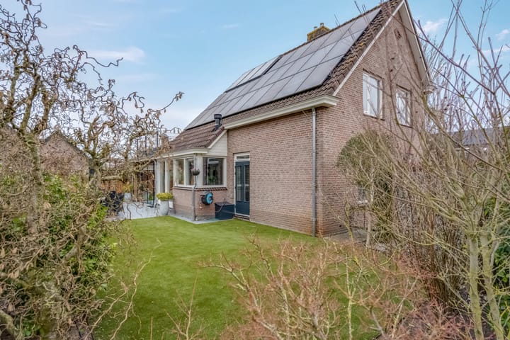 Spacious Detached Home with Double Living Potential in Staphorst-Zuid — 90