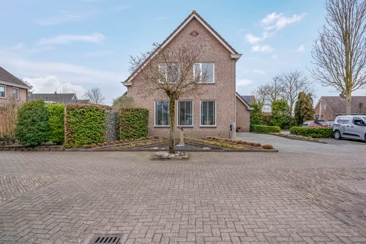 Spacious Detached Home with Double Living Potential in Staphorst-Zuid — 92