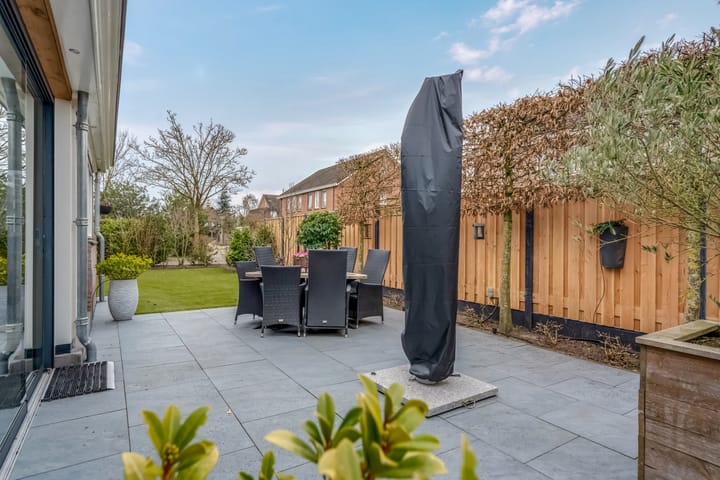 Spacious Detached Home with Double Living Potential in Staphorst-Zuid — 82
