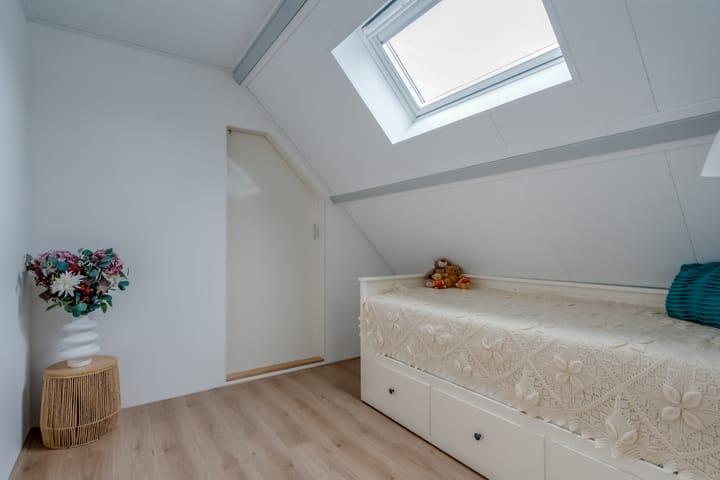 Spacious Detached Home with Double Living Potential in Staphorst-Zuid — 60
