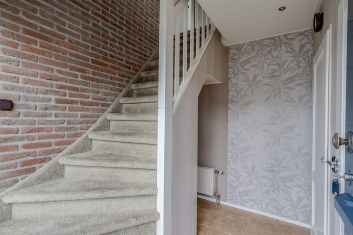 Spacious Detached Home with Double Living Potential in Staphorst-Zuid — 98