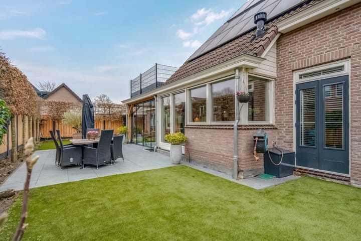 Spacious Detached Home with Double Living Potential in Staphorst-Zuid — 76