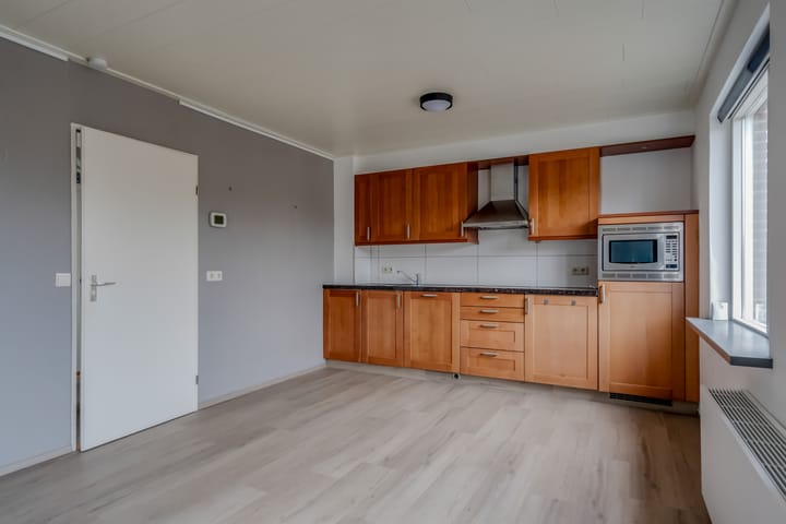Spacious Detached Home with Double Living Potential in Staphorst-Zuid — 108
