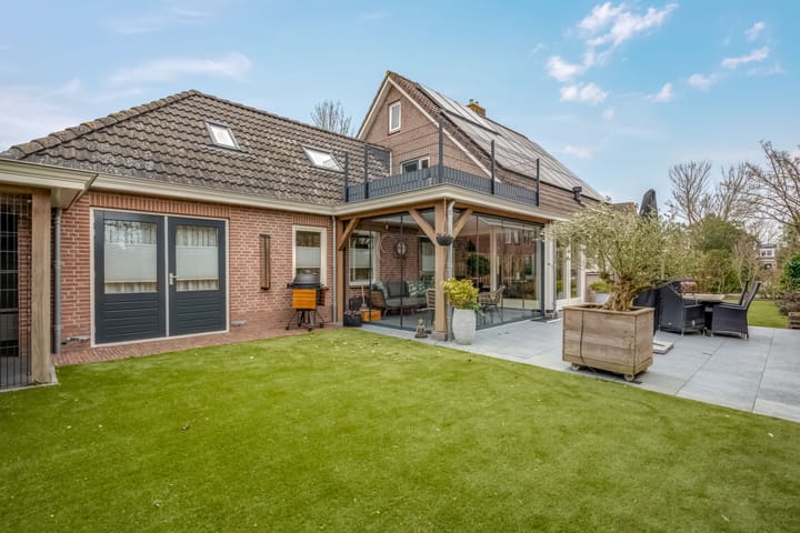 Spacious Detached Home with Double Living Potential in Staphorst-Zuid — 78