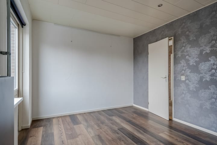 Spacious Detached Home with Double Living Potential in Staphorst-Zuid — 112