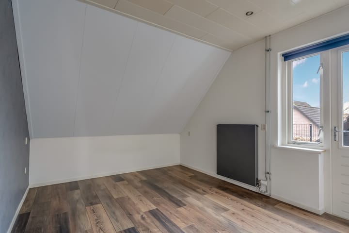 Spacious Detached Home with Double Living Potential in Staphorst-Zuid — 114