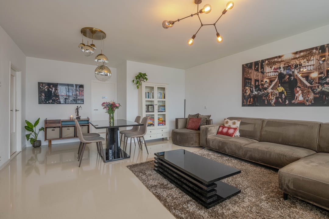 Renovated 3-Room Apartment with Balcony in Rotterdam Pendrecht — 22