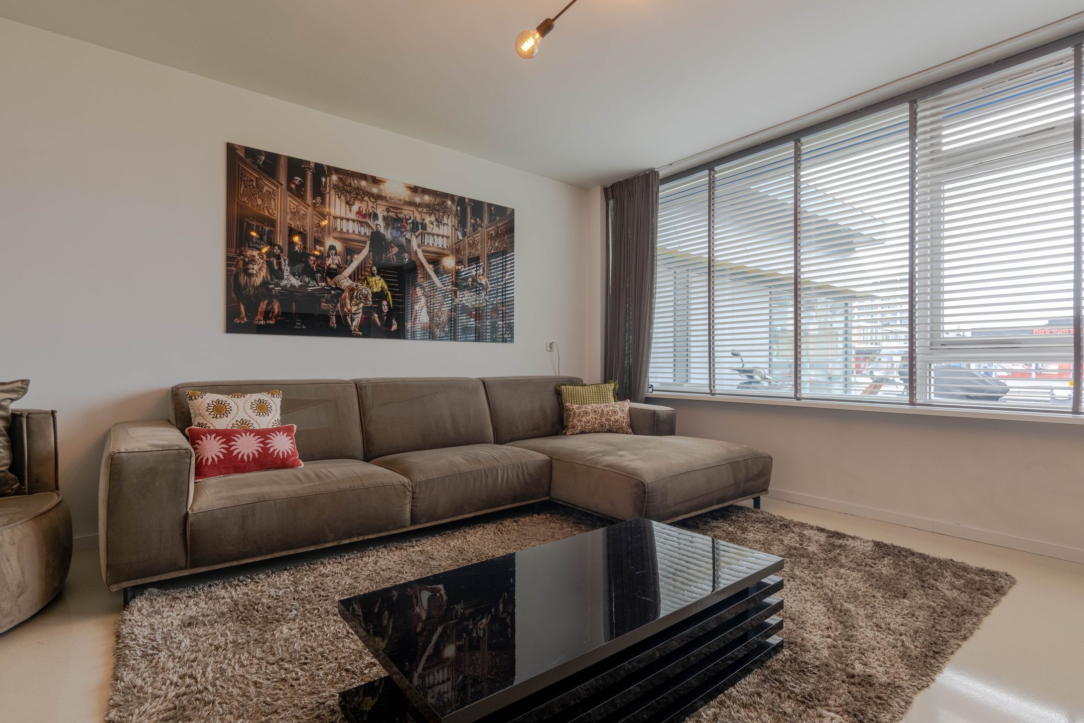 Renovated 3-Room Apartment with Balcony in Rotterdam Pendrecht — 24