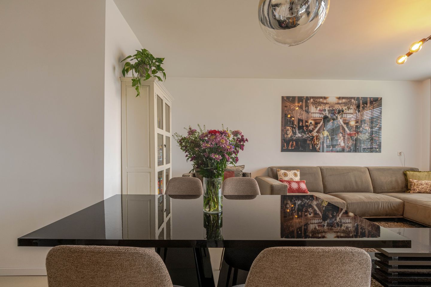Renovated 3-Room Apartment with Balcony in Rotterdam Pendrecht — 28