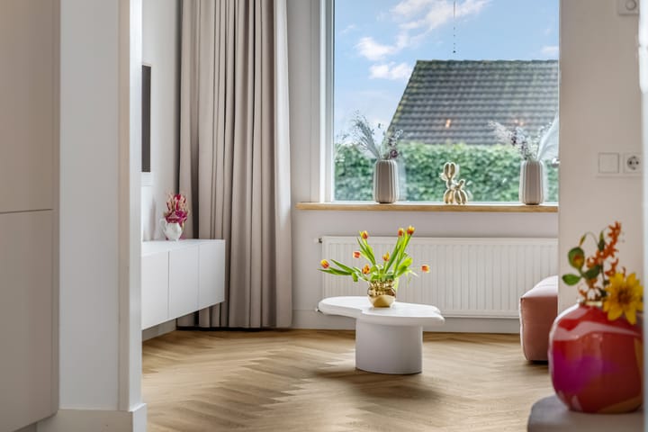 Characterful semi-detached home with three bedrooms near the Rhine river — 30