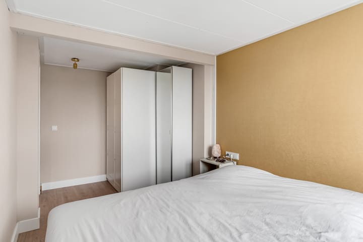 Characterful semi-detached home with three bedrooms near the Rhine river — 40