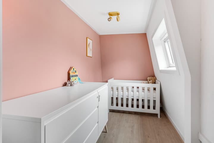 Characterful semi-detached home with three bedrooms near the Rhine river — 48