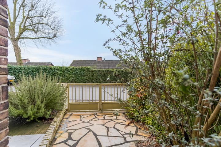 Characterful semi-detached home with three bedrooms near the Rhine river — 56