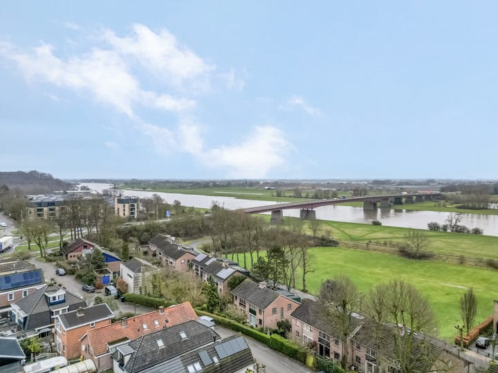 Characterful semi-detached home with three bedrooms near the Rhine river — 64