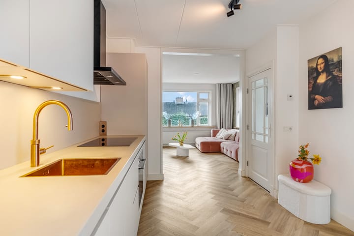 Characterful semi-detached home with three bedrooms near the Rhine river — 24