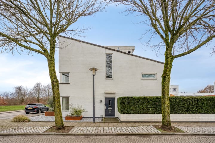 Photo 2 of Besmerstraat 1