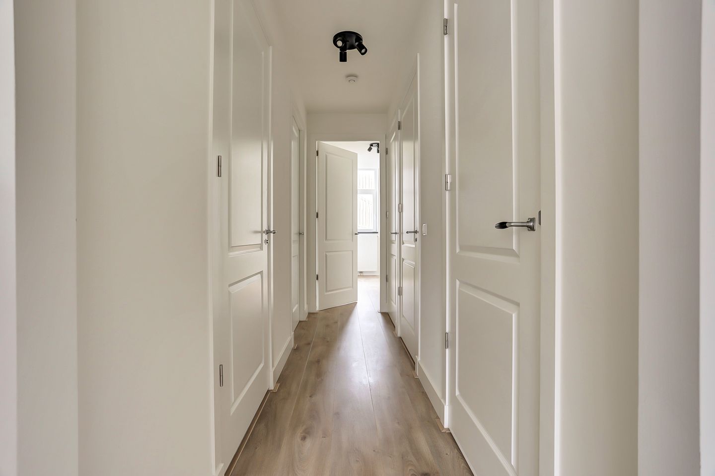 Modern and Bright 3-Room Apartment with Energy Label A in Nieuwe Westen — 20