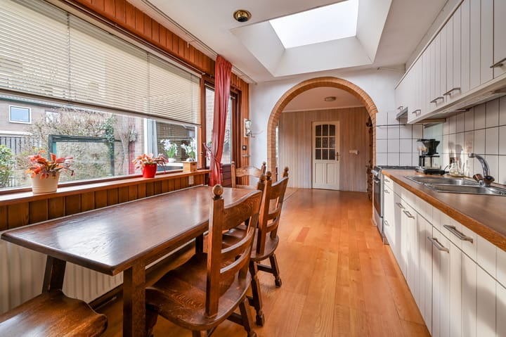 Spacious Corner House with Large Garden, Garage and Parking in Proostdijland — 19