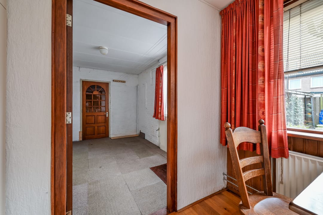 Spacious Corner House with Large Garden, Garage and Parking in Proostdijland — 22