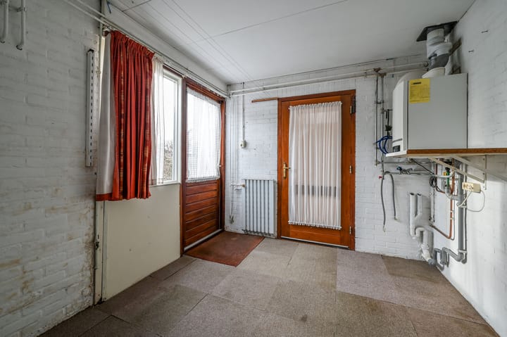 Spacious Corner House with Large Garden, Garage and Parking in Proostdijland — 25