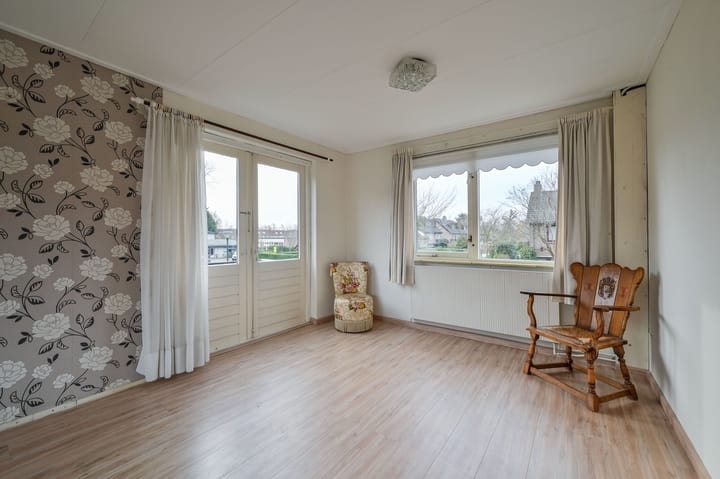 Spacious Corner House with Large Garden, Garage and Parking in Proostdijland — 31