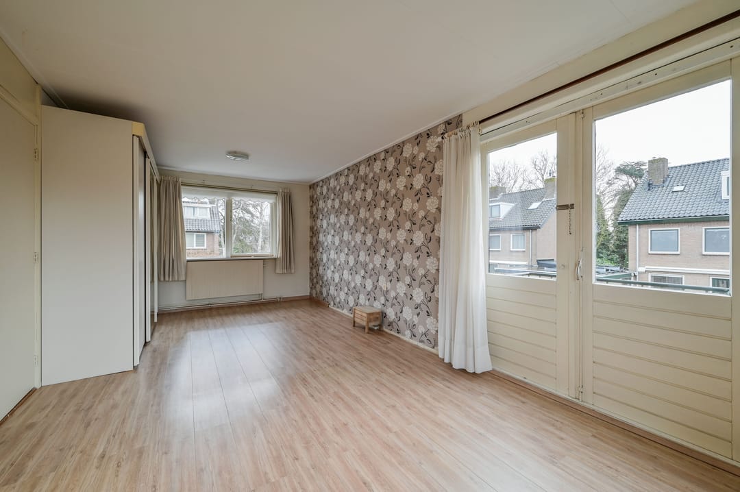 Spacious Corner House with Large Garden, Garage and Parking in Proostdijland — 34